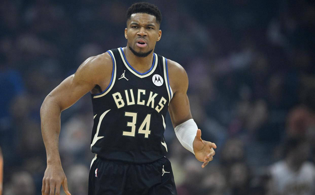 开云-字母哥在RNG比赛中势不可挡，战术调整引发热议！的简单介绍