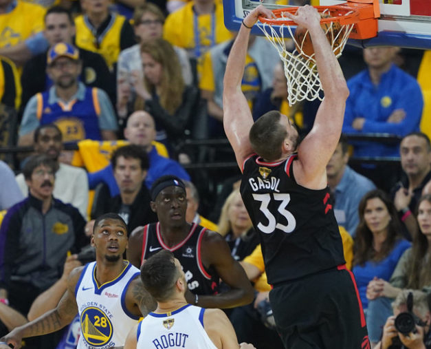 浓眉哥关键节点关键助攻，巴塞罗那带队取胜！的简单介绍